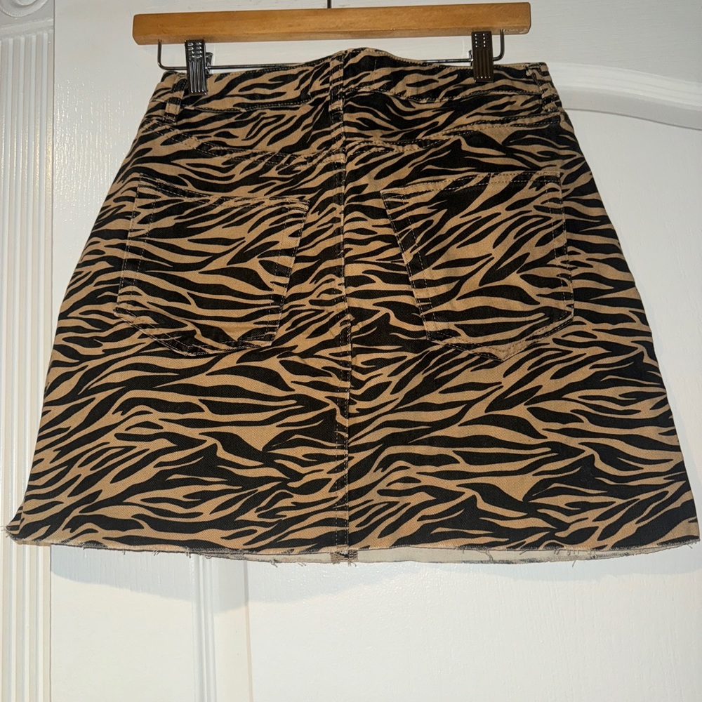 Denim&Co Black and Tan Animal Print Mini Skirt - Picture 3 of 3